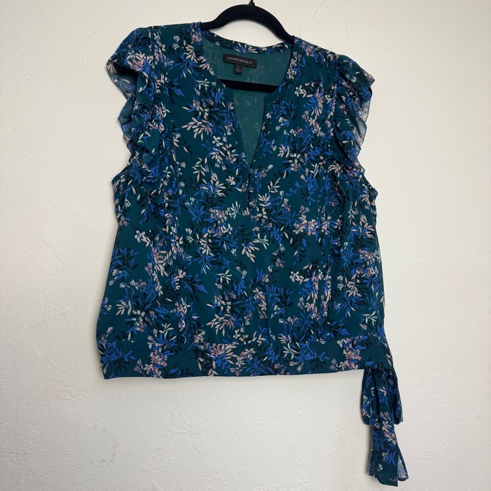 Banana Republic Floral Plunge Neck Ruffles Side Bow Sleeveless Blouse